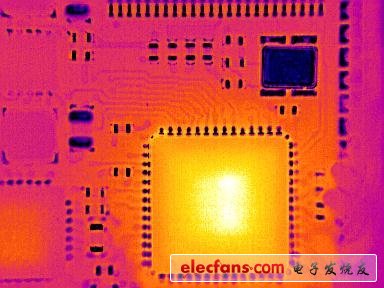 图3. 微距镜头观测电路板热像图